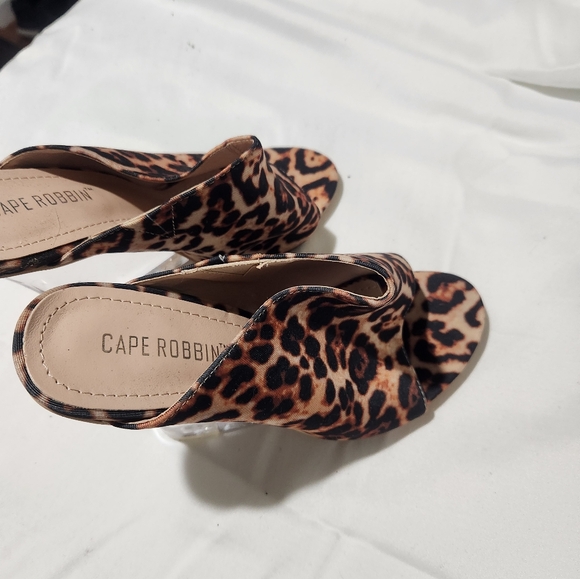 Heels - Picture 2 of 4